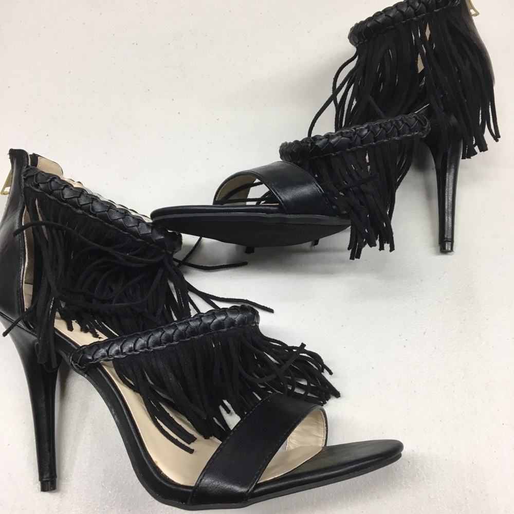 Zigi Soho Deedra Black Fringe Sandals NWOB